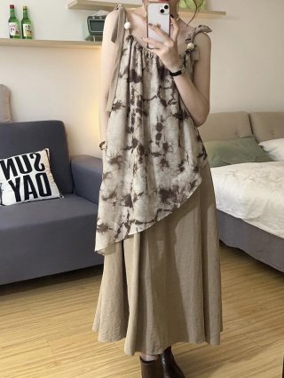 Artistic tie-dye sundress, atmospheric and artistic summer dress, French retro resort style, oil painting dress. Artistic tie-dye sundress, atmospheric and artistic summer dress, French retro resort style, oil painting dress.