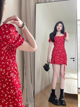 2025 New Petite French Square Neck Red Floral Dress Summer Women's Clothing Puff Sleeves Waist-cinching