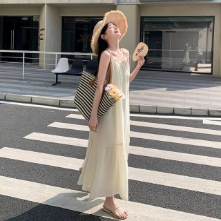 Off-white spaghetti strap dress for women, 2025 summer new style, French high-end feel, elegant and fairy-like, perfect for beach vacations.