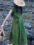 Retro-style, artistic green sleeveless shirt dress for women, simple, casual, comfortable, and relaxing long dress for summer.
