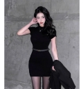 Sophisticated and figure-flattering high-neck short-sleeved dress, Korean-style bodycon skirt with a mature and elegant look.