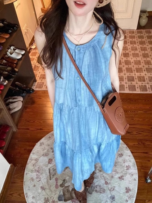 Blue sleeveless halter dress, women's clothing, 2025 new summer French style beach vacation vest.