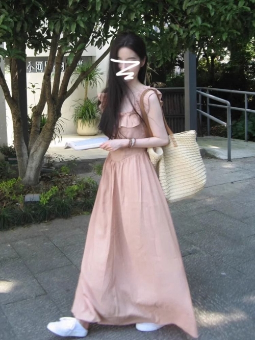 Sweet pink flutter sleeve dress for women, new summer 2025 style, square neck, fitted waist, gentle French fairy look.