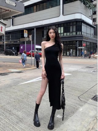 Black one-shoulder sleeveless vest dress for women, summer sexy hot girl style, slit midi skirt, waist-cinching bodycon skirt. Black one-shoulder sleeveless vest dress for women, summer sexy hot girl style, slit midi skirt, waist-cinching bodycon skirt.