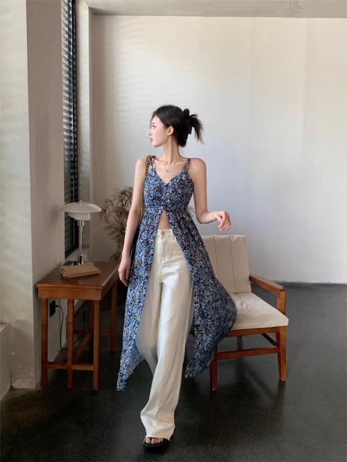 French-style floral V-neck suspender dress, summer sweet and spicy style, blue retro elegant slit maxi skirt.