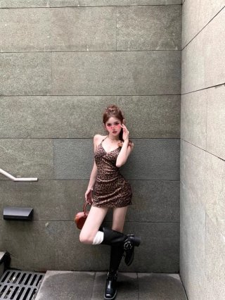 Hot Leopard Print Halter Neck Dress Women's Summer Slim Fit Backless Mini Skirt Shows Off Figure Waist and Hip-Hugging Skirt