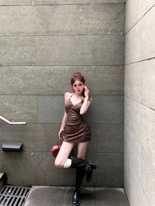 Hot Leopard Print Halter Neck Dress Women's Summer Slim Fit Backless Mini Skirt Shows Off Figure Waist and Hip-Hugging Skirt Hot Leopard Print Halter Neck Dress Women's Summer Slim Fit Backless Mini Skirt Shows Off Figure Waist and Hip-Hugging Skirt