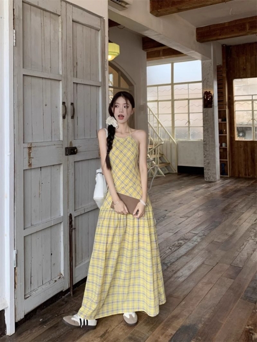 Halter neck dress for women, summer 2025 new style, yellow plaid suspender dress, waist-cinching, backless.