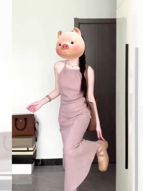 Exquisite and sophisticated halter neck suspender dress with retro and unique design, perfect for summer, slimming and flattering long dress.