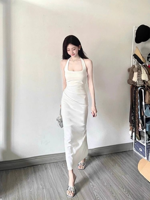 French-style square neck white halter dress, women's fitted waist, elegant and sophisticated, slim fit, perfect for summer vacation.