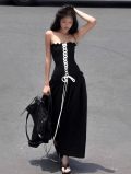 Black strapless dress with a high-end feel, perfect for travel photos and Instagram posts.
