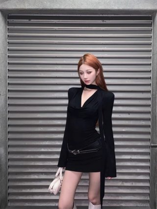 Hot girl black halter neck long sleeve dress women's autumn slim fit mature woman dress temperament tight waist hip-hugging short skirt