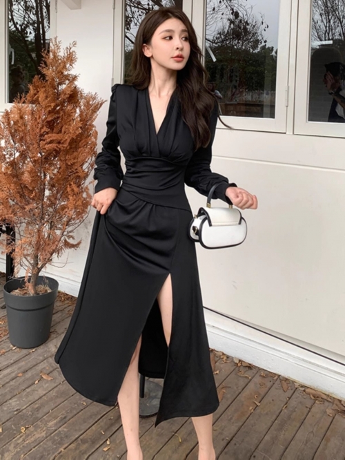 French-style high-end V-neck black dress for women, plus size, fitted waist, sexy and elegant long dress for autumn.