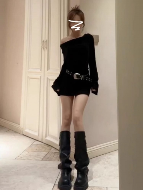 Fishing-style off-shoulder black knit dress, new autumn/winter style, sexy and hot, mature and sophisticated, bodycon short skirt.