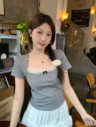 New summer ballet-style square neck short-sleeved T-shirt for women, French design, unique style.