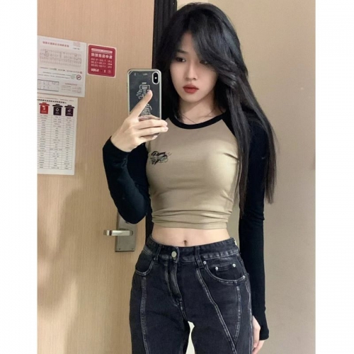 Pure and alluring American-style long-sleeved T-shirt with shoulder cutouts, a great base layer for women, perfect for autumn and winter. A unique, slim-fitting, sexy top.