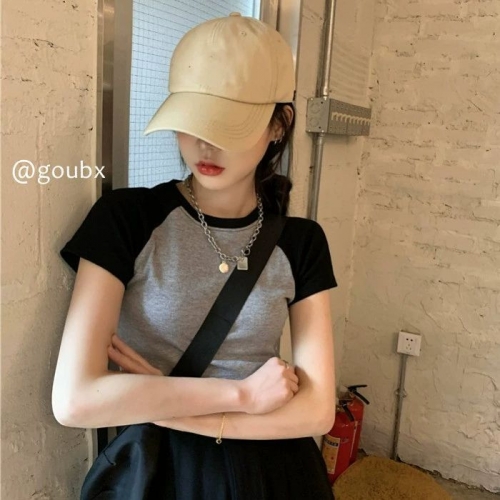 Sweet and cool slim-fitting color-blocked top for women, new summer style, short sleeve, raglan sleeve, perfect for layering under a T-shirt. Sweet and cool slim-fitting color-blocked top for women, new summer style, short sleeve, raglan sleeve, perfect for layering under a T-shirt.
