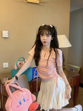 Hot and girly short T-shirt, new summer 2023 design, unique V-neck drawstring slim fit.