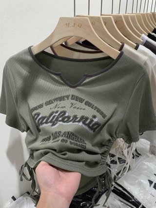 American retro letter print short-sleeved T-shirt for women, V-neck, drawstring design, new summer 2023 style.