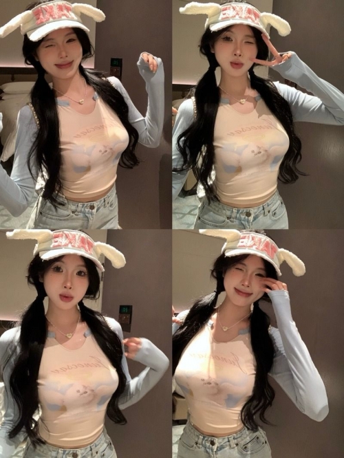 Pure and alluring color-blocked V-neck cat print T-shirt for women, summer design, sweet and spicy, slim fit, short raglan sleeves.