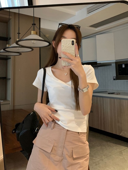 Basic, versatile, round neck, solid color, short-sleeved T-shirt for women, slim fit, stretchy, cropped, off-the-shoulder top. Basic, versatile, round neck, solid color, short-sleeved T-shirt for women, slim fit, stretchy, cropped, off-the-shoulder top.