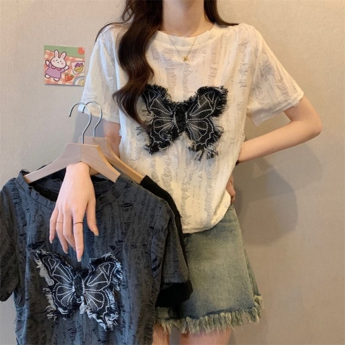 Original ripped fabric, unique and exquisite ripped loose short-sleeved T-shirt for women, summer design, niche short style. Original ripped fabric, unique and exquisite ripped loose short-sleeved T-shirt for women, summer design, niche short style.