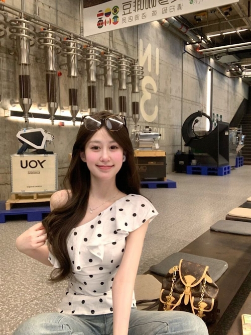 MR Original Design: Ruffled Off-Shoulder Polka Dot Shirt for Women, Summer Style, Slim Fit, and Flattering