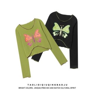 American-style long-sleeved T-shirt with butterfly print on the shoulders, perfect for early autumn. Sexy, slimming, cropped top. American-style long-sleeved T-shirt with butterfly print on the shoulders, perfect for early autumn. Sexy, slimming, cropped top.