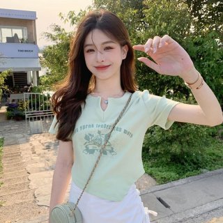 Irregular design V-neck short-sleeved T-shirt for women, new summer style, sexy, slim fit, short top with shoulders, trendy. Irregular design V-neck short-sleeved T-shirt for women, new summer style, sexy, slim fit, short top with shoulders, trendy.