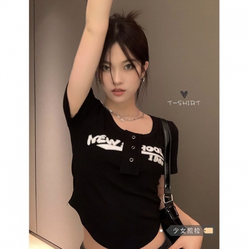 Women's Summer American Retro Slim Fit Black Short-Sleeve T-Shirt with Irregular Letter Print