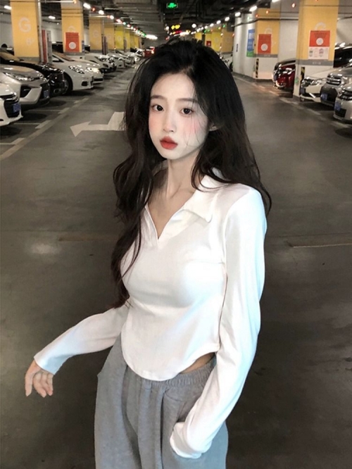 Polo collar, sexy short-sleeved T-shirt, new summer style, hot girl design, slim fit, white base layer. Polo collar, sexy short-sleeved T-shirt, new summer style, hot girl design, slim fit, white base layer.