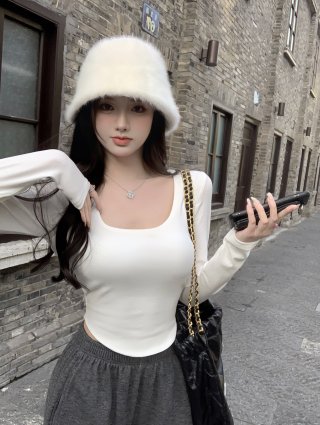 MR White U-neck Slim Fit Long Sleeve T-Shirt Women's Autumn Pure and Sexy Inner Layer Top MR White U-neck Slim Fit Long Sleeve T-Shirt Women's Autumn Pure and Sexy Inner Layer Top