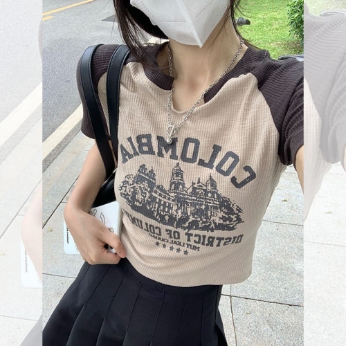 American retro short-sleeved t-shirt for women, summer slim fit, color blocking design, off-shoulder tight top. American retro short-sleeved t-shirt for women, summer slim fit, color blocking design, off-shoulder tight top.