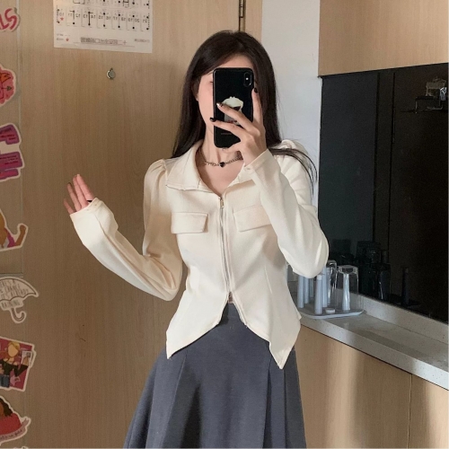 Women's long-sleeved T-shirt, autumn style, unique design, plus-size, short, irregular base layer, chic inner top. Women's long-sleeved T-shirt, autumn style, unique design, plus-size, short, irregular base layer, chic inner top.