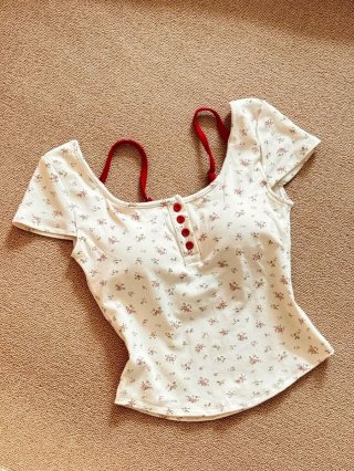 Women's Summer New Style Short-Sleeve T-Shirt with Padded Bra and Faux Two-Piece Design, Unique and Sexy, Backless