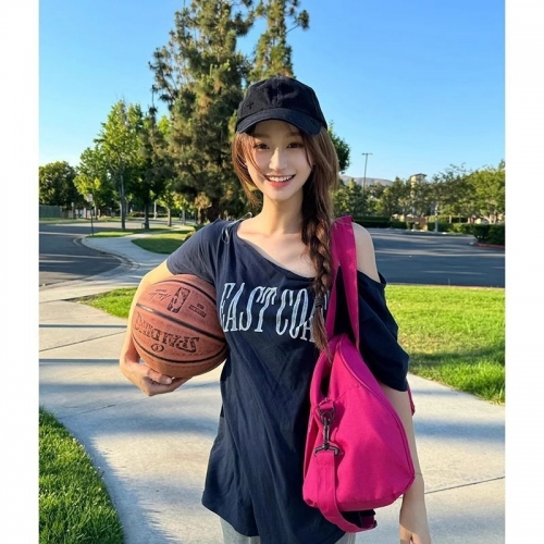 American retro style off-shoulder short-sleeved t-shirt for women, summer design, unique loose fit, sexy top.