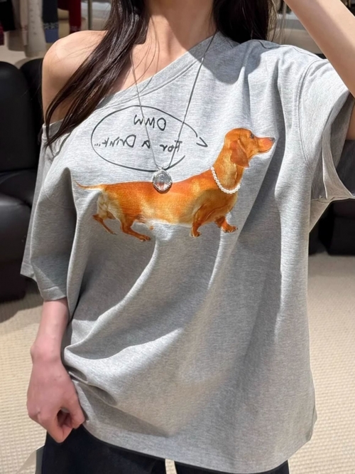 American retro style off-shoulder short-sleeved t-shirt for women, summer design, unique loose fit, sexy top. American retro style off-shoulder short-sleeved t-shirt for women, summer design, unique loose fit, sexy top.