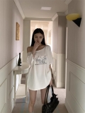 American retro style off-shoulder short-sleeved t-shirt for women, summer design, unique loose fit, sexy top.