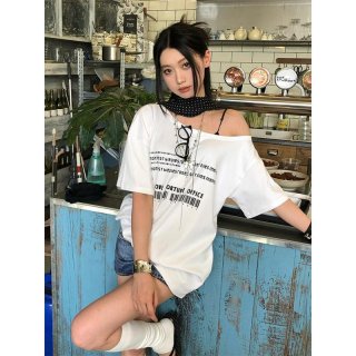 American retro style off-shoulder short-sleeved t-shirt for women, summer design, unique loose fit, sexy top.