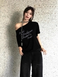 American retro style off-shoulder short-sleeved t-shirt for women, summer design, unique loose fit, sexy top.