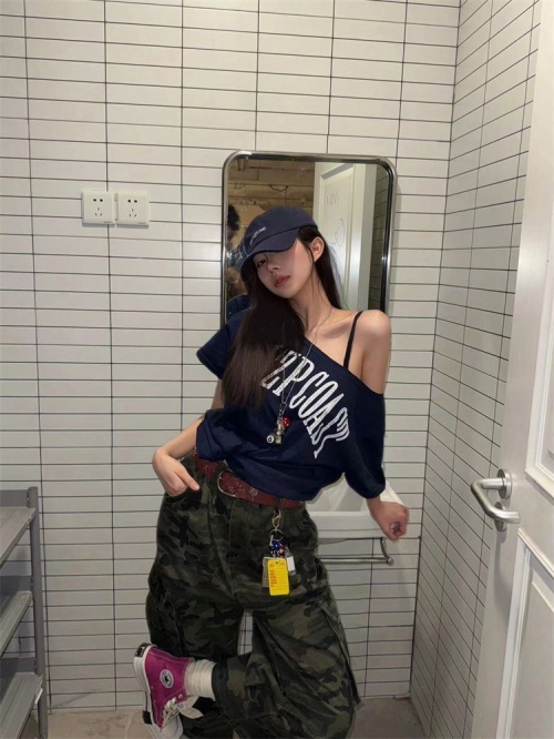 American retro style off-shoulder short-sleeved t-shirt for women, summer design, unique loose fit, sexy top.