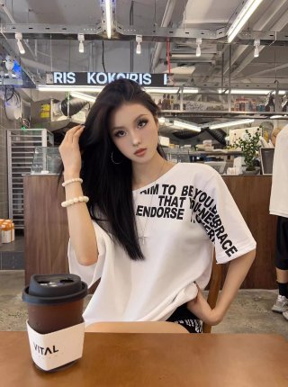 American retro style off-shoulder short-sleeved t-shirt for women, summer design, unique loose fit, sexy top.