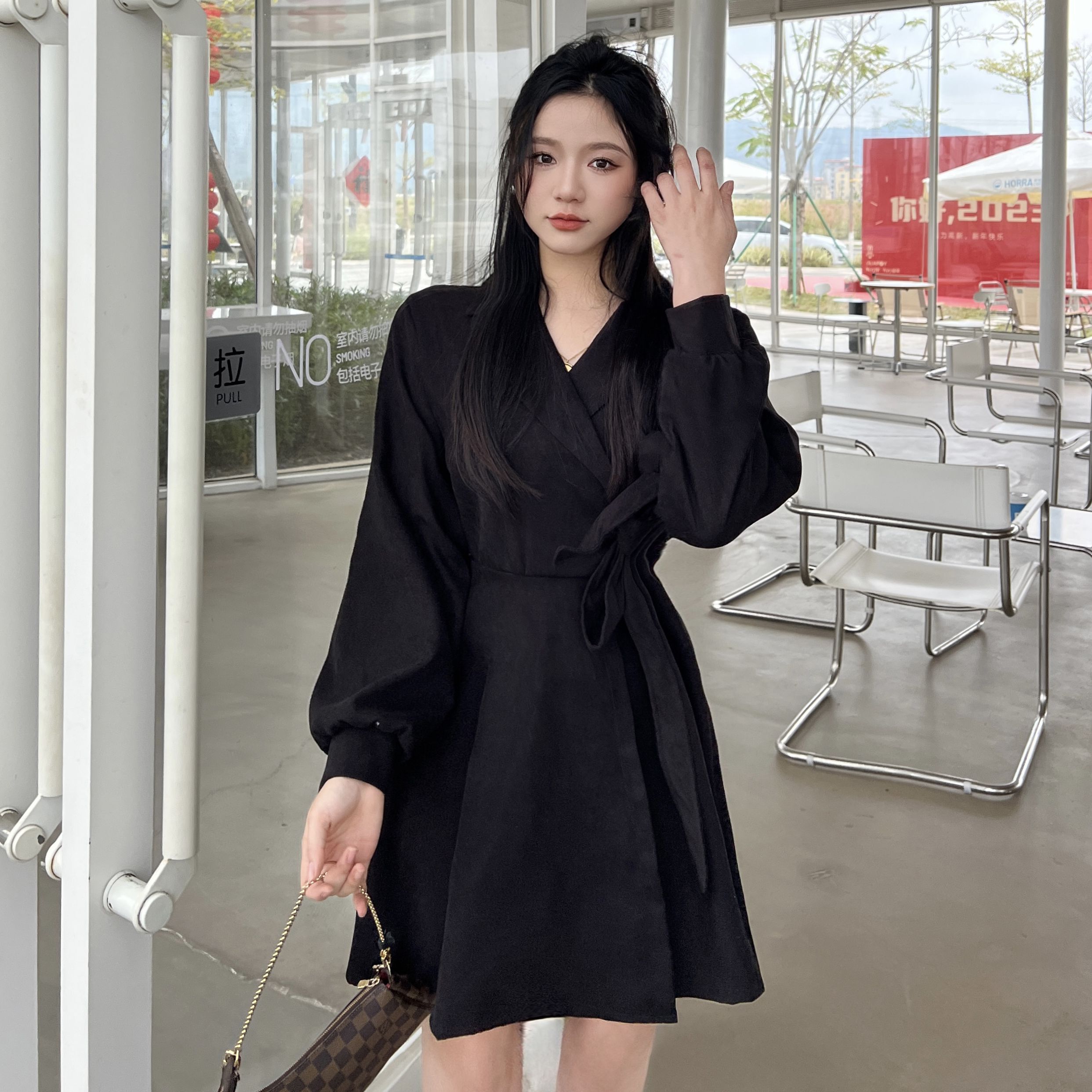 French Hepburn-inspired corduroy black long-sleeved suit dress, sophisticated autumn/winter style, unique fitted waist short skirt