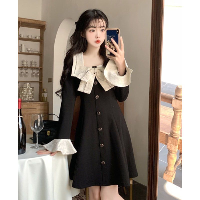 Plus-size French-style square neckline dress for women, autumn style, slimming design, color-blocked flared sleeves, little black dress