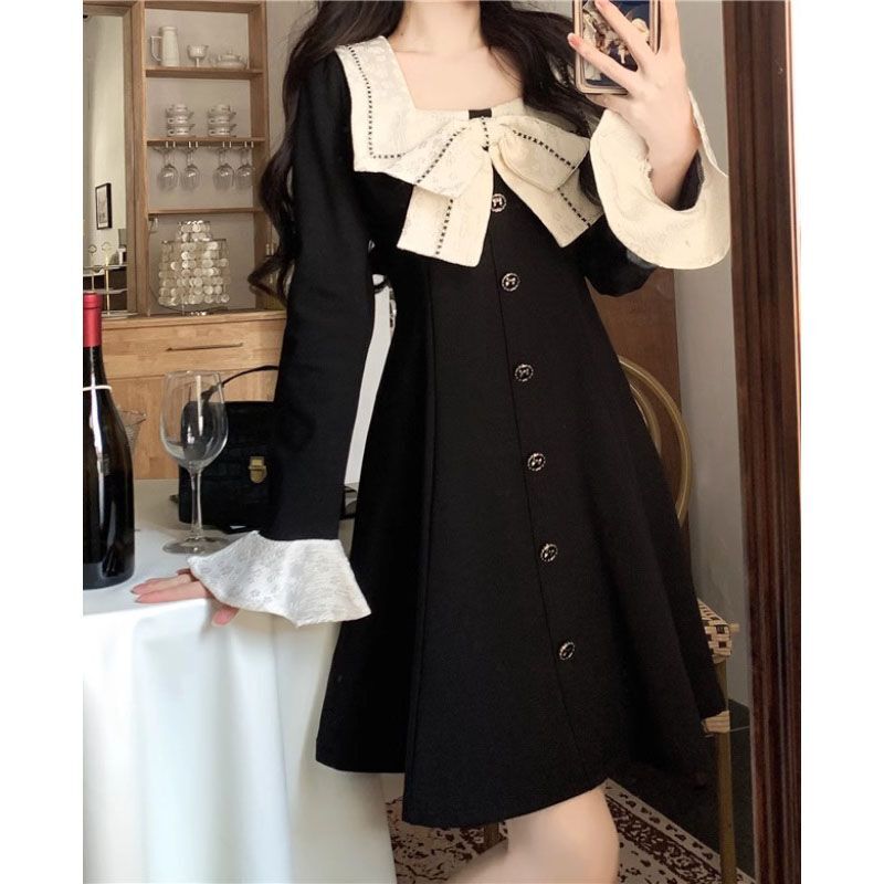 Plus-size French-style square neckline dress for women, autumn style, slimming design, color-blocked flared sleeves, little black dress