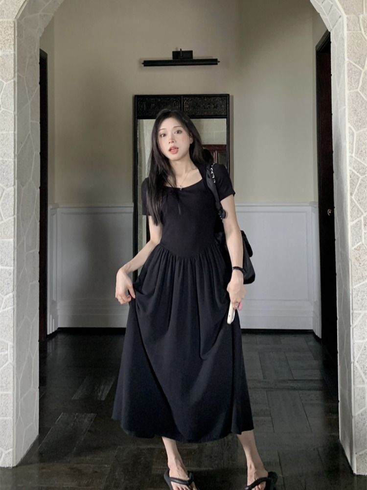 Unique design square neckline Hepburn style black short-sleeved dress, new summer style, slimming long skirt.