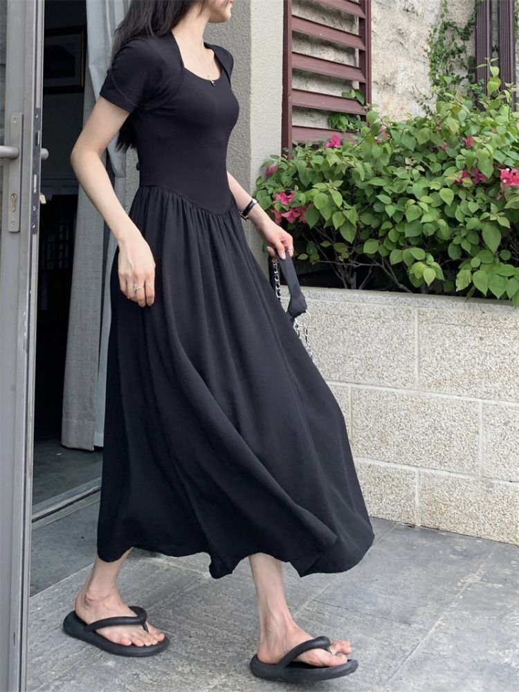 Unique design square neckline Hepburn style black short-sleeved dress, new summer style, slimming long skirt.
