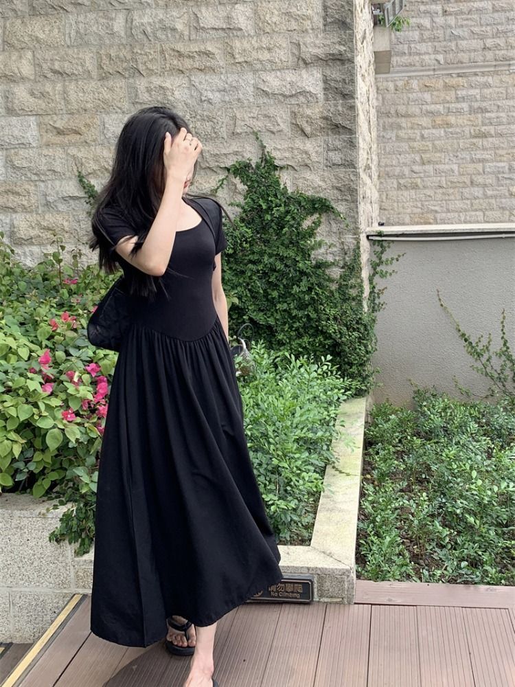 Unique design square neckline Hepburn style black short-sleeved dress, new summer style, slimming long skirt.