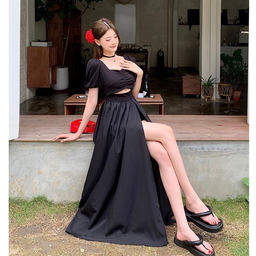 Real photos of in-stock black square neck hollowed-out bubble short-sleeved dress for women, summer niche design, slit, slimming long dress.