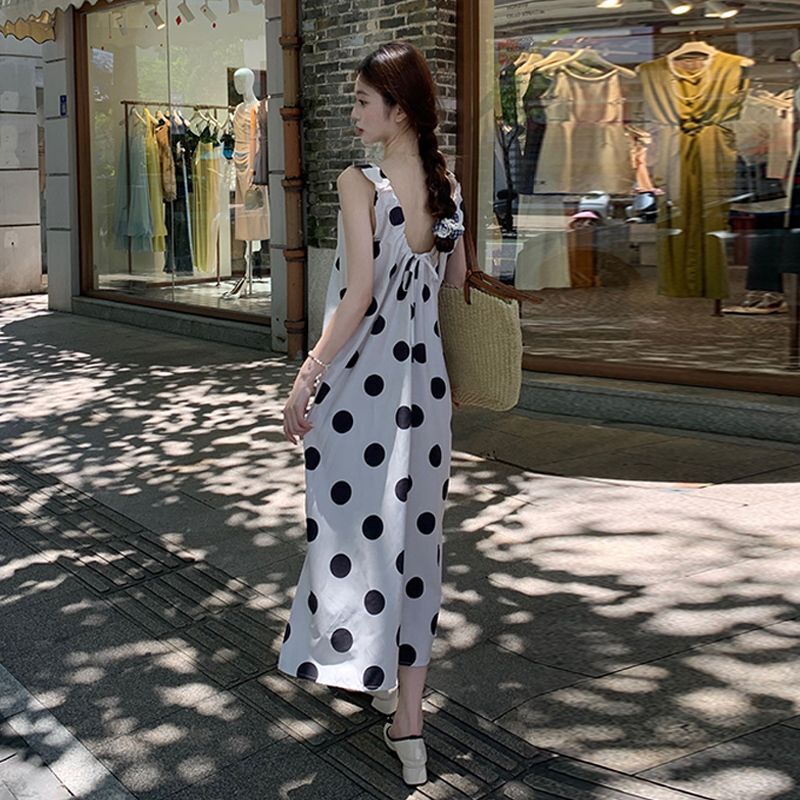 Real shot of a polka dot dress, new summer style, elegant retro sleeveless A-line long dress, loose and slimming vest dress.